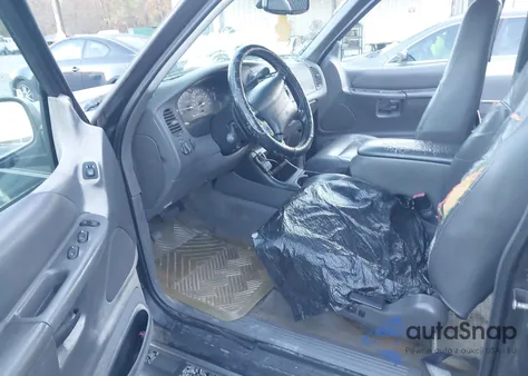 2000 Ford Explorer Sport из США, поврежденный, VIN 1FMYU60E2YUB02874